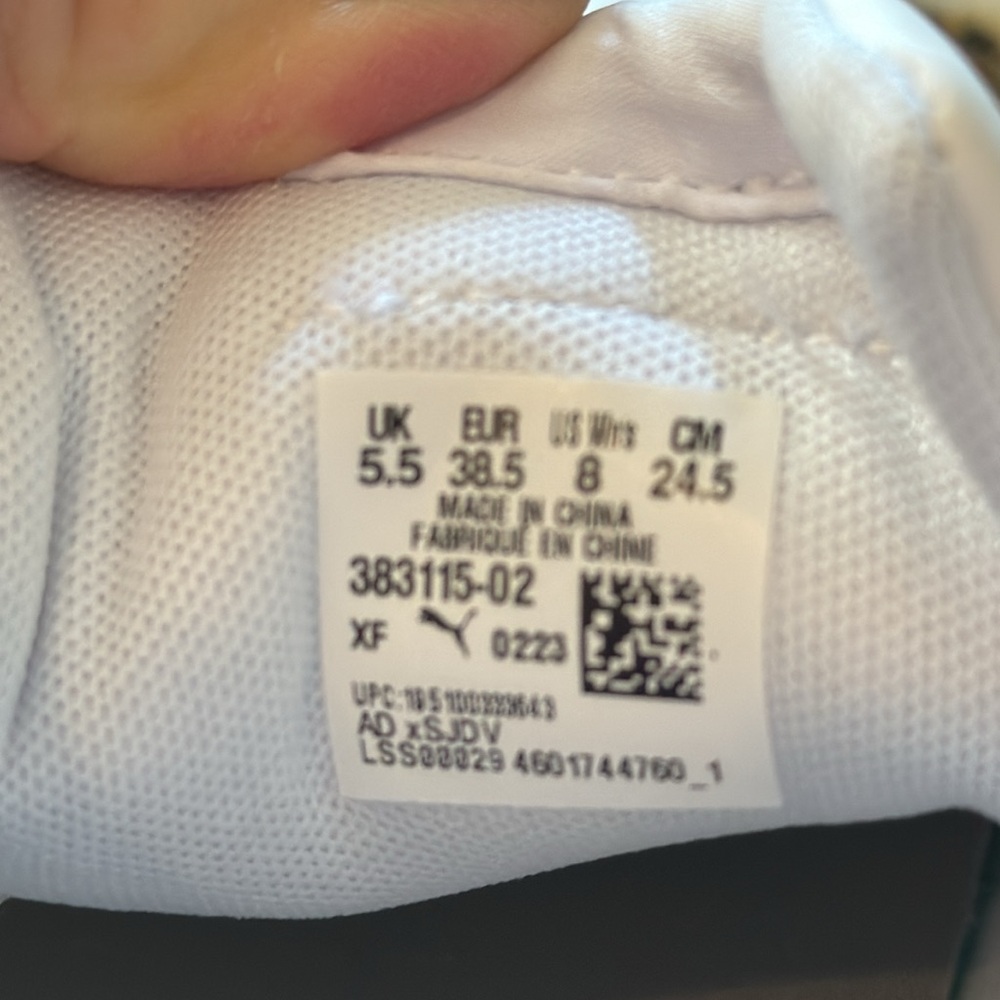 Women’s Puma Vikki V Leather Sneaker.   White, Size 8 Worn 5x - Picture 5 of 6